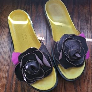 Donald J. Pliner [Mountains of Italy] Leather Rose sandals/slides